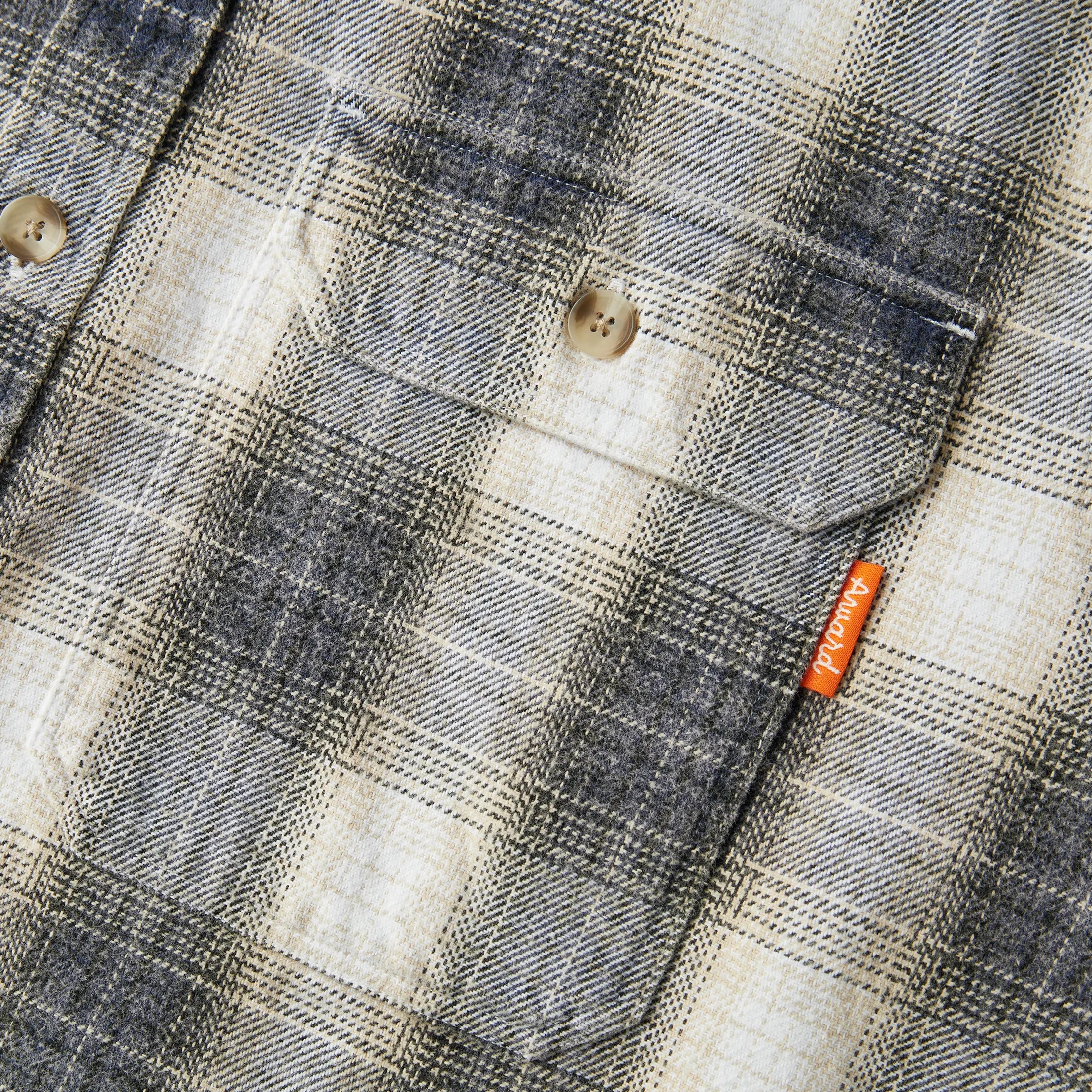 Award Brand Co Mens Shirts Vintage Flannel Heavyweight Scottish Check 100% Cotton Long Sleeve 230LDE0201_81. The virtues of flannel are so ubiquitous that the term has come to describe any garment made of flannel. The oversized heavyweight flannel shirts from Award Brand Co are dense enough to keep wind, perfect for wearing our vintage heavyweight flannel shirts for these days when it is not quite cold enough but already a bit chilly.