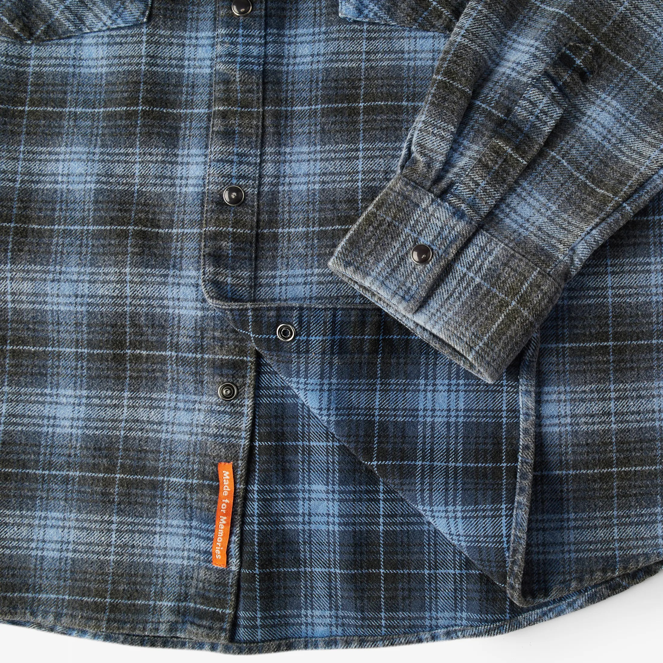 Award Brand Co Mens Shirts Western Vintage Flannel Highland Check 100% Cotton Long Sleeve snap buttons230RWN0207_4 In the vast Western plains, heavyweight vintage flannel shirts were a cowboy's reliable companion. Sturdy and 
warm, they weathered the toughest trails. Now revived from Award Brand Co, these shirts bring that rugged Western
 heritage to life, perfect for those who value tradition and adventure in every stitch.