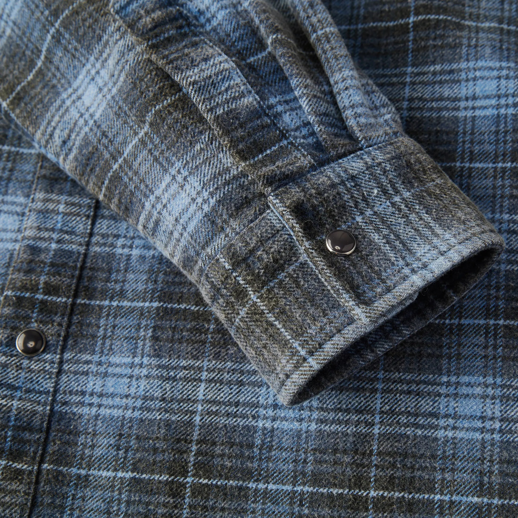 Award Brand Co Mens Shirts Western Vintage Flannel Highland Check 100% Cotton Long Sleeve snap buttons 230RWN0207_10 In the vast Western plains, heavyweight vintage flannel shirts were a cowboy's reliable companion. Sturdy and 
warm, they weathered the toughest trails. Now revived from Award Brand Co, these shirts bring that rugged Western
 heritage to life, perfect for those who value tradition and adventure in every stitch.